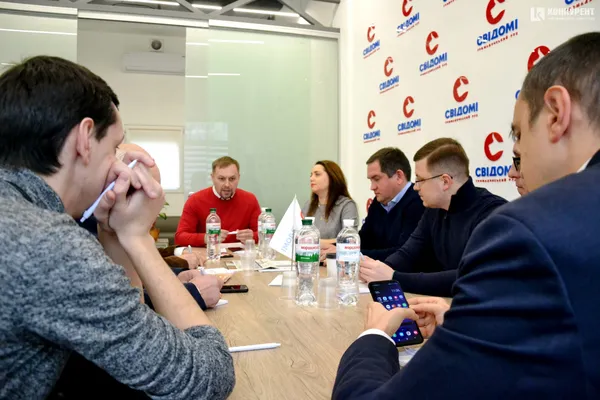 Пропозиції лучан щодо реконструкції Театрального майдану врахують