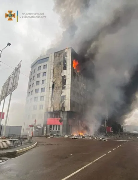 Під Києвом снаряд влучив у склад з монтажною піною (фото)
