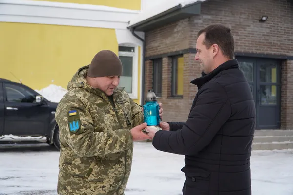 До Володимира привезли Вифлеємський вогонь миру (фото)