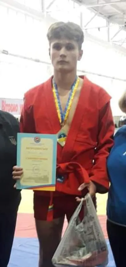 Внаслідок авіаудару по Сумах загинув чемпіон України із самбо з родиною (фото)