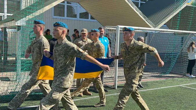 Залужний передав прапор України з власним підписом Волинському військовому ліцею (фото, відео)