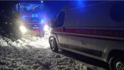 На Волині рятувальники витягнули із замету «швидку» (фото)