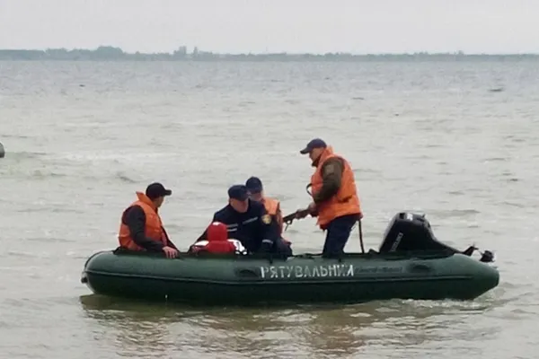Водолази «рятували» людей на Світязі (фото)