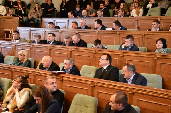 Алкоголь, неповага та ворожнеча під час сесії Волиньради (фото)
