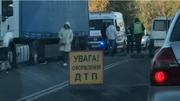 У Луцьку – подвійна ДТП на Карпенка-Карого: на дорозі – затори (фото, відео)
