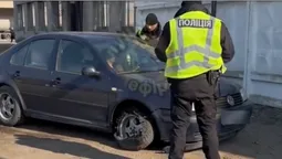Волинянин втікав від поліції на авто з пробитим колесом (відео)