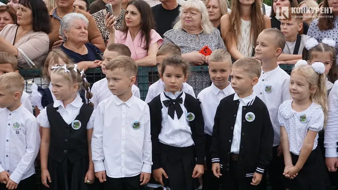 1 вересня у луцькій школі №9: як це було (фоторепортаж)