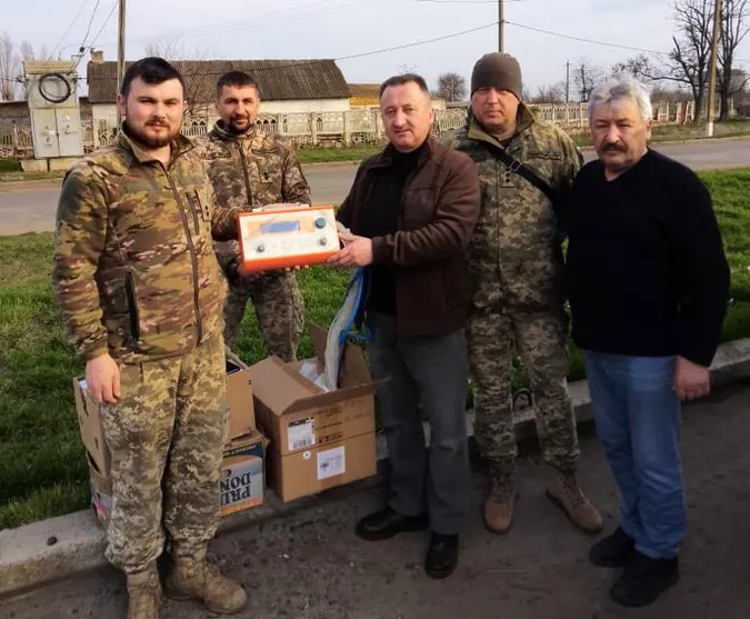 Реанімаційна апаратура та медикаменти: волиняни завезли вантаж для військових на передову