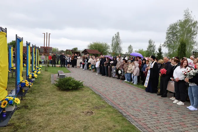 Назавжди в строю: у Вишнівській громаді відкрили Алею пам’яті Героїв