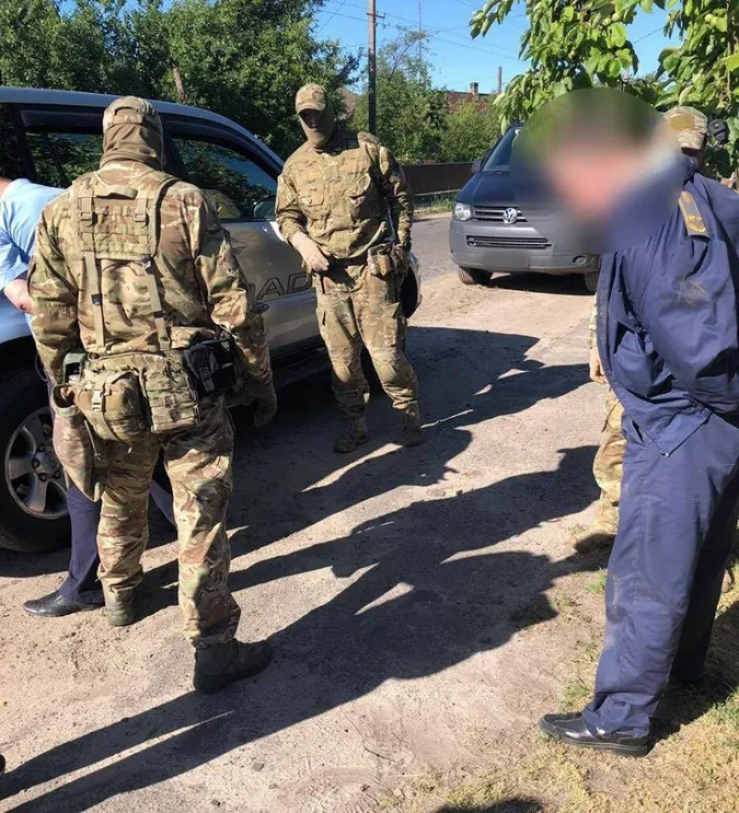 На Волині митники брали хабарі за ввезення «євроблях» (фото)