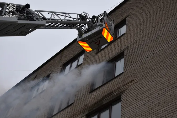 У Луцьку з гуртожитку евакуювали студентів: що сталося (фото)