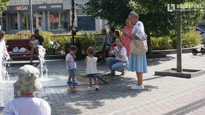 Вишиванки, сонце, діти: як Луцьк зустрів 33-ю річницю незалежності (фото)