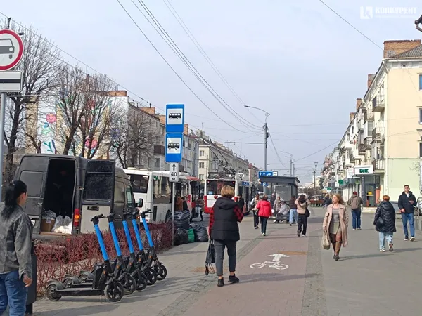 У центрі Луцька раптово зупиняються «рогаті»: що коїться (фото)