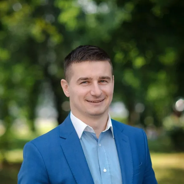 Мівіна, маршрутки, побачення: як економили лучани в молоді роки