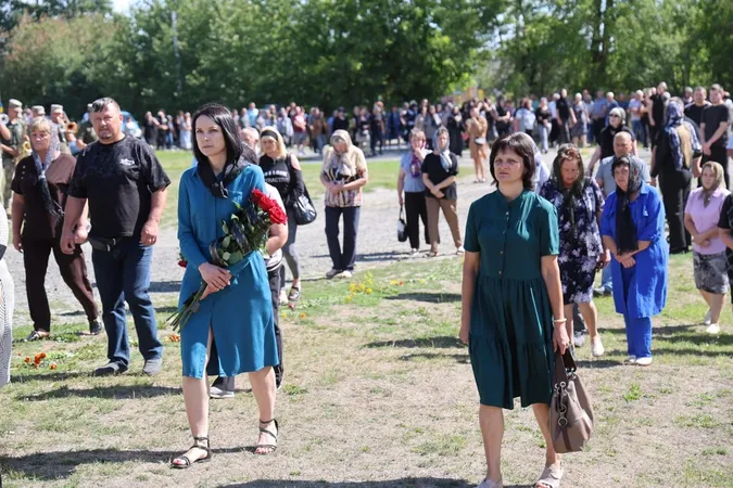У рідному селі на Волині попрощалися з загиблим на Донеччині воїном Русланом Снопком