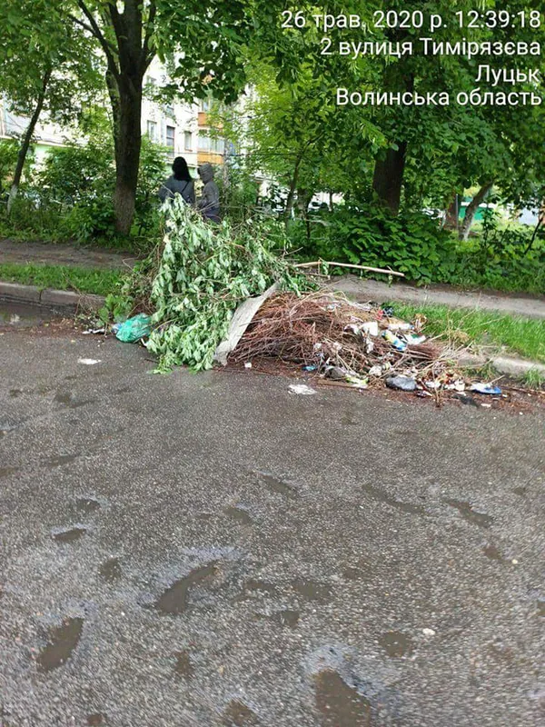 На вулицях Луцька – гори сміття (фото)