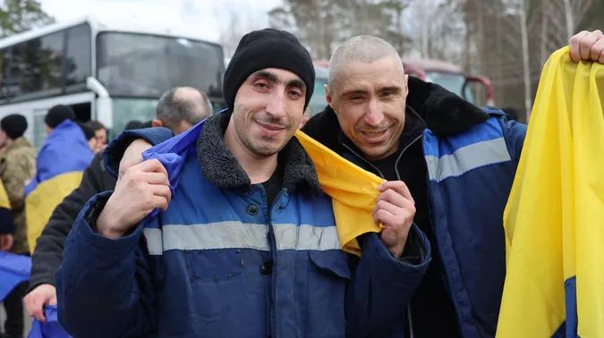 Ще 300 українських воїнів повернулися з ворожого полону додому