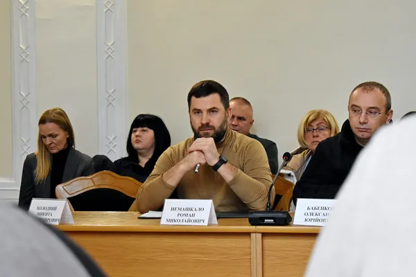 Укриття, система оповіщення та «тривожні кнопки» у закладах освіти: голова ОДА Іван Рудницький провів велику нараду