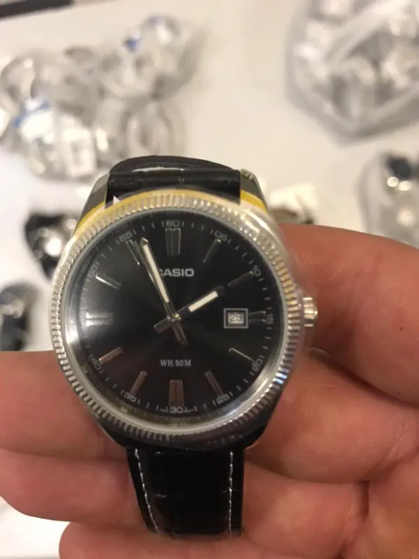 В «Ягодині» під капотом «Porsche Cayenne» знайшли партію годинників «CASIO» (фото, відео)