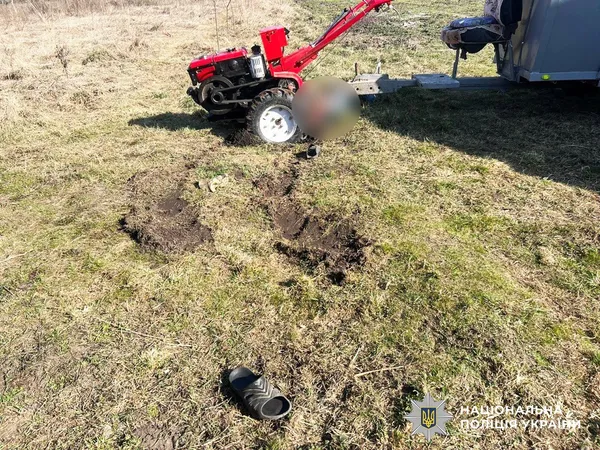 Під колесами власного мотоблока на Рівненщині загинув 43-річний чоловік (фото)