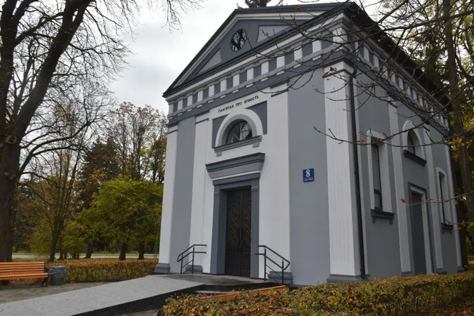Який вигляд має будинок панахиди у Луцьку після капремонту (фото)