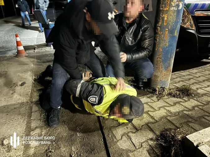 Посадовець Укртрансбезпеки «заробляв» мільйони на поборах із зернотрейдерів (фото, відео)