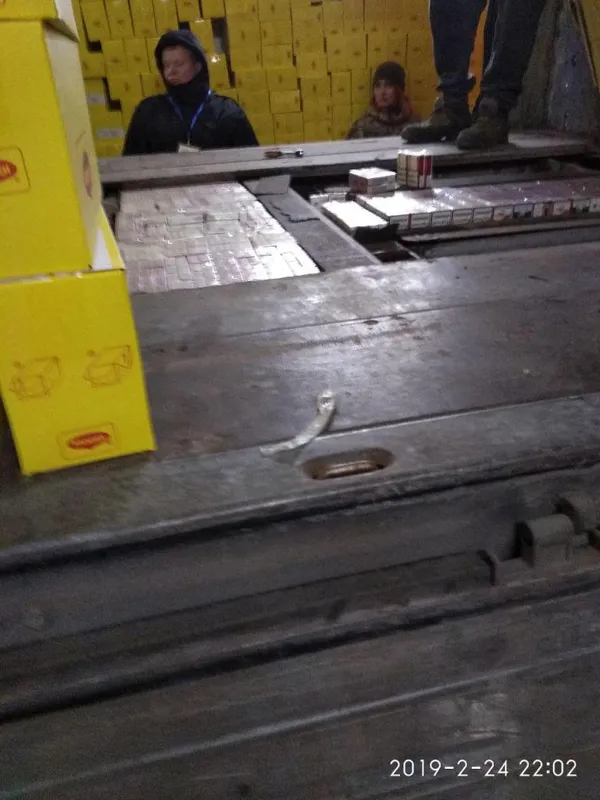 В «Ягодині» у двох фурах знайшли контрабанду (фото)