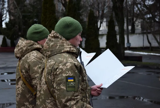 Діджей, інженер і випускник ВНУ: у Луцьку новобранці-прикордонники склали присягу (фото)