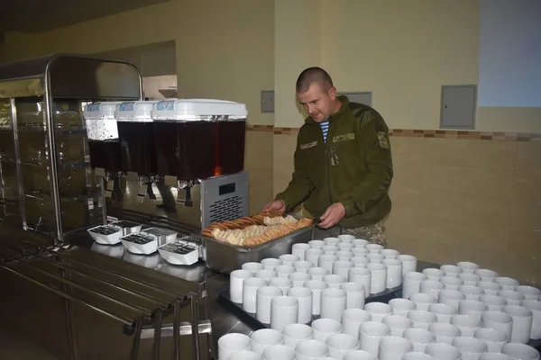 Нове меню військовим: десерт та страви на вибір