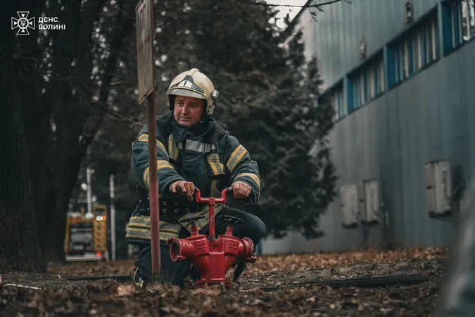 Спецтехніка, рятувальники та евакуація людей: що відбувалося на луцькому підприємстві (фото)