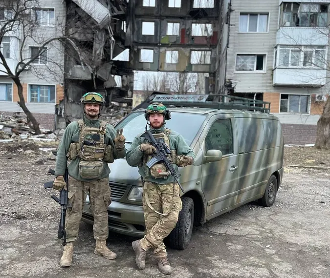 Посадовець Підгайцівської сільради передав у Бахмут автомобіль для спецпризначенців (фото)