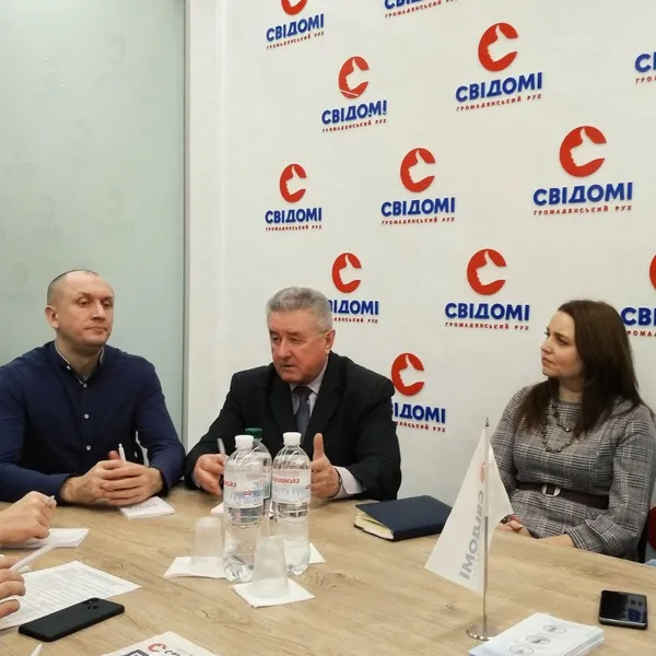 «Кеш» у маршрутці: чому луцькі водії продовжують брати готівку