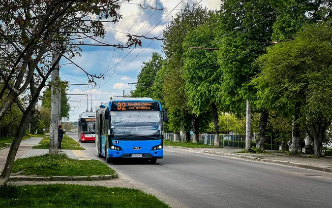 Популярний автобусний маршрут Луцька лишився без перевізника: що буде