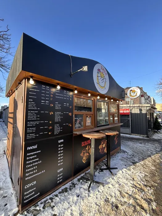 Пропрацював три місяці: у Луцьку продають новий заклад з хрусткою курочкою