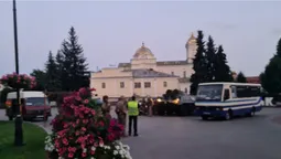 «Мо-ло-дці!» – лучани дякують правоохоронцям за роботу (відео)