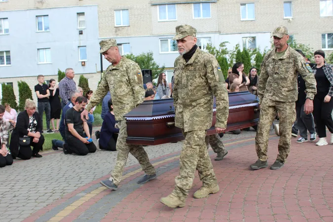 Врятував побратима ціною власного життя: на Волині попрощалися з воїном Андрієм Лавренчуком (фото)
