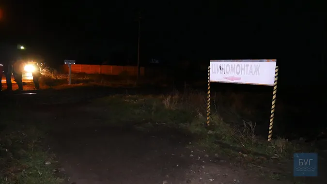У П’ятиднях автомобіль застряг на колії та потрапив під поїзд (фото, відео)