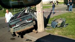 У Луцьку 23-річний водій влетів у стовп (фото)