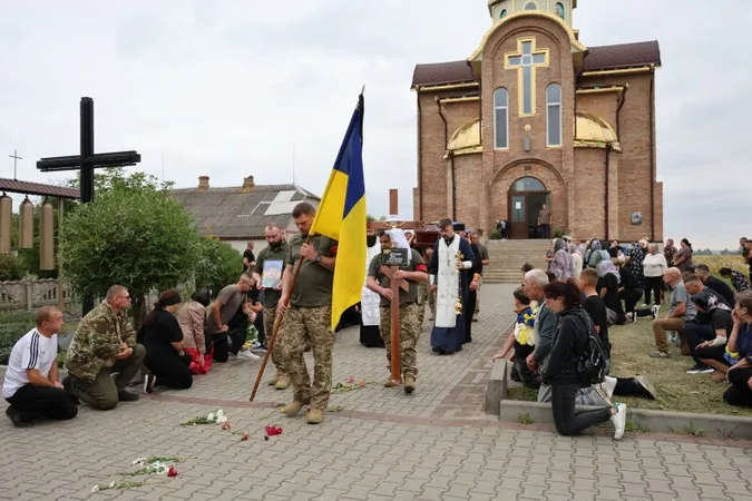 «Був найбільшою опорою і підтримкою»: на Волині попрощалися з загиблим воїном Ігорем Лавришиним