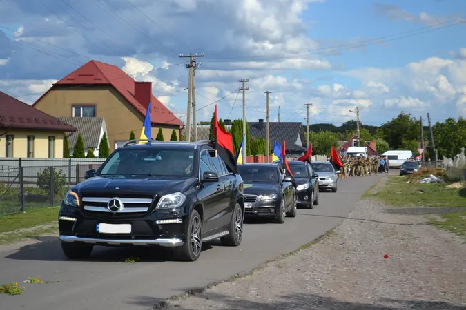 Навіки додому: на Волині попрощалися з загиблим воїном Сергієм Павловським