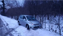Злетіли в кювет і втекли: на Волині двоє юнаків вкрали авто