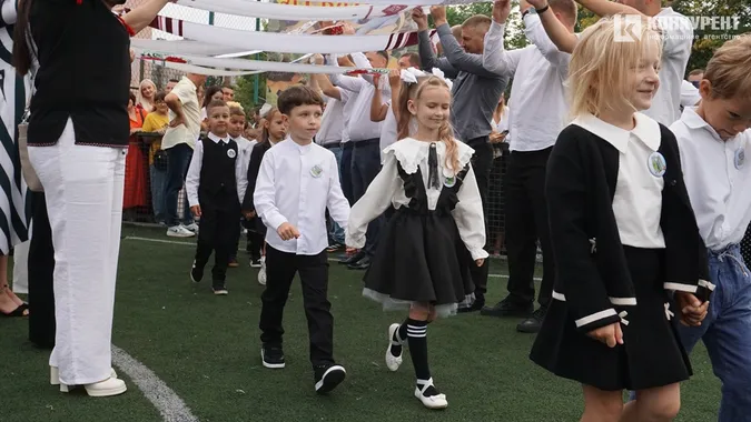 1 вересня у луцькій школі №9: як це було (фоторепортаж)