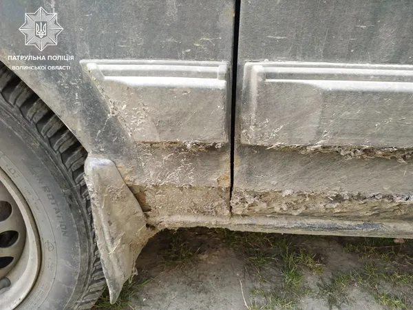 У Ковелі п’яний водій «фольксвагена» з причепом влетів у сусідський паркан (фото, відео)