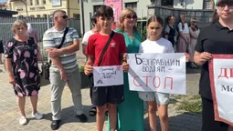 «Батьки, обирайте відповідальність»: у Шацьку закликали не садити дітей на мотоцикли (фото, відео)