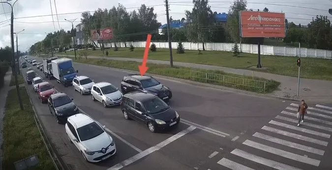 У Луцьку зухвалий водій «мерса» катався по «зустрічці» (відео)