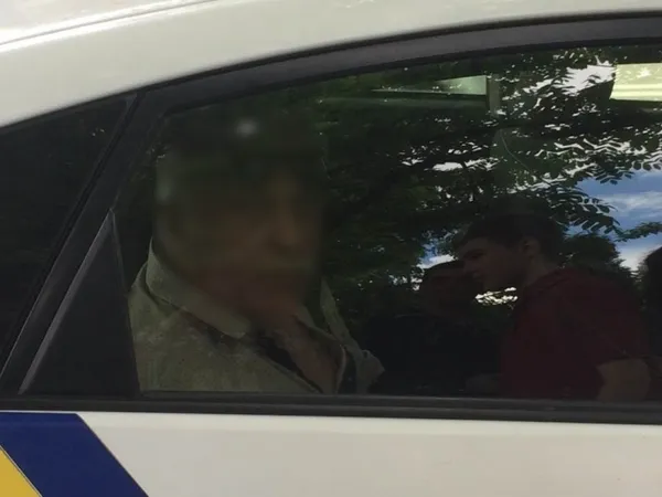 У Луцьку спіймали чоловіка, який мастурбував біля мистецької школи (фото)