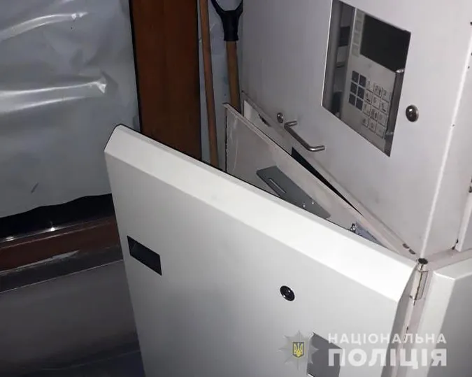 У селищі на Волині з банкомата вкрали понад півмільйона гривень (фото, оновлено)