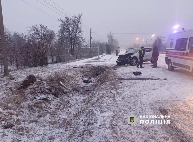 Під Луцьком Mazda злетіла у кювет – є травмовані (фото)