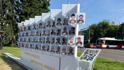«Місто має знати»: як у Луцьку світлини потрапляють на фотостенд зниклих і полонених бійців