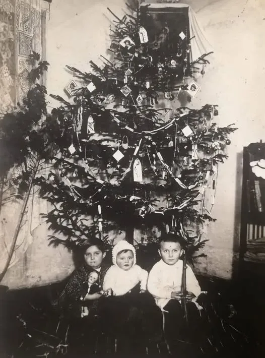 Очей не відвести: якою була різдвяна ялинка волинян у 30-х роках минулого століття (фото)